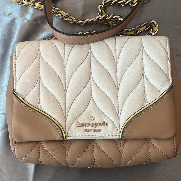 Kate Spade crossbody cream & tan with gold chain straps - Picture 11 of 11